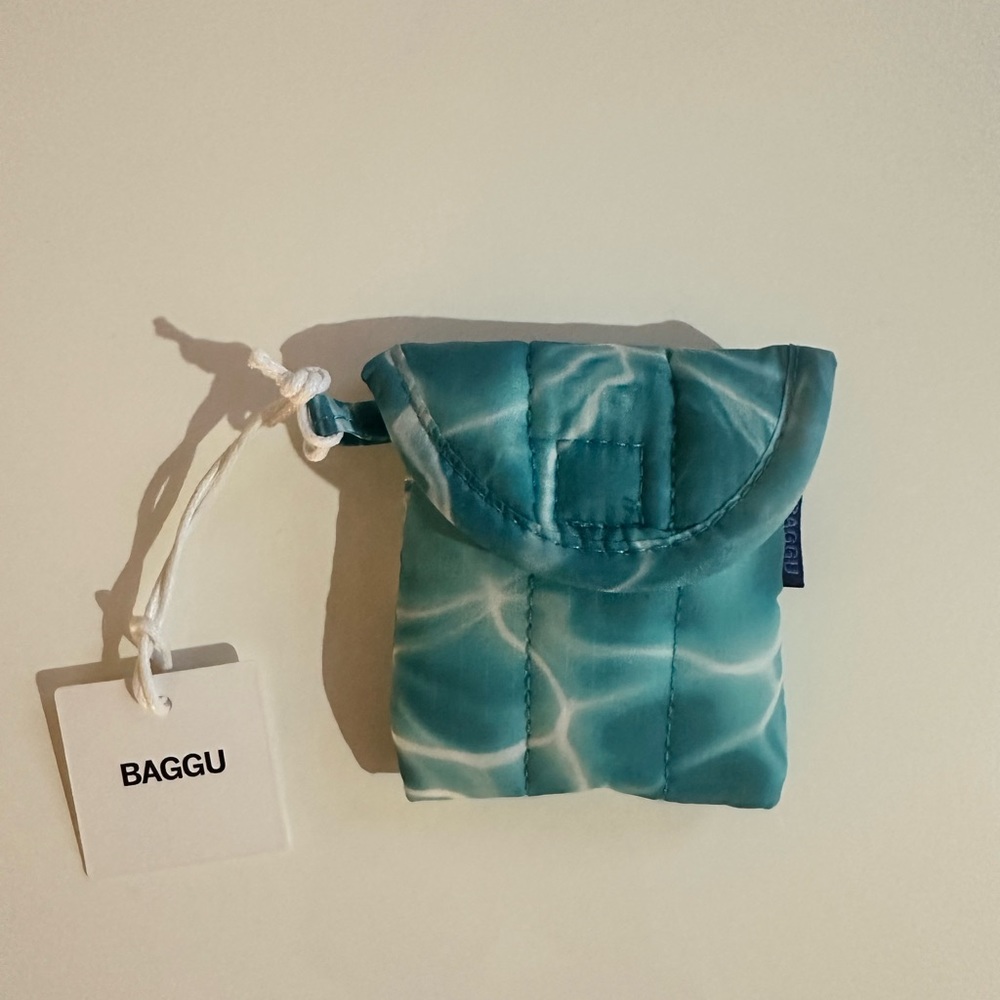 NWT Baggu Puffy AirPods Case